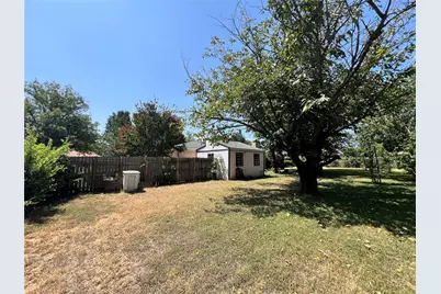 1206 Crestwood Drive, Cleburne, TX 76033 - Photo 7