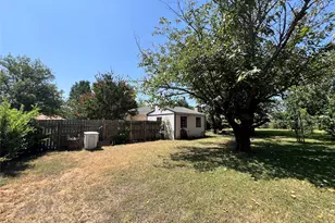 1206 Crestwood Dr, Cleburne, TX 76033 - Photo 7