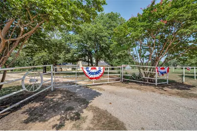 229 Quail Run Road, Valley View, TX 76272 - Photo 3