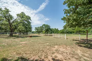 229 Quail Run Rd, Valley View, TX 76272 - Photo 37