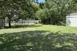 405 W Ave E, Garland, TX 75040 - Photo 21