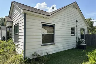 405 W Ave E, Garland, TX 75040 - Photo 3