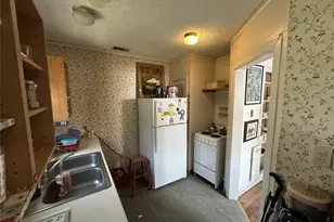 405 W Ave E, Garland, TX 75040 - Photo 11