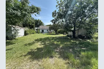 405 W Avenue E, Garland, TX 75040 - Photo 27