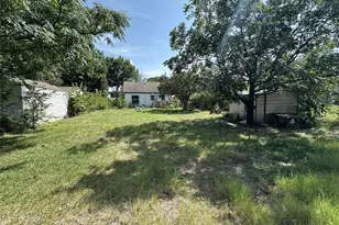 405 W Ave E, Garland, TX 75040 - Photo 25