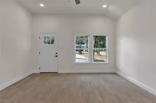811 SW 28th St, Mineral Wells, TX 76067 - Photo 7