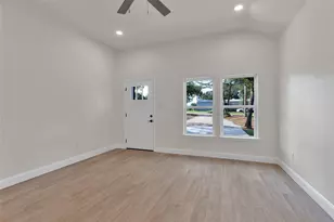 811 SW 28th St, Mineral Wells, TX 76067 - Photo 5