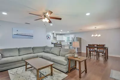 903 Comanche Cove Drive, Granbury, TX 76048 - Photo 5