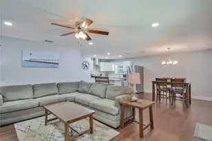 903 Comanche Cove Dr, Granbury, TX 76048 - Photo 5