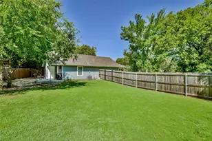 903 Comanche Cove Dr, Granbury, TX 76048 - Photo 3