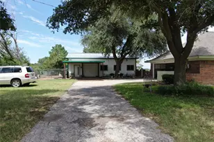 517 E Locust St, Nocona, TX 76255 - Photo 29