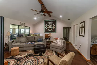 517 E Locust Street, Nocona, TX 76255 - Photo 3