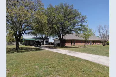 517 E Locust Street, Nocona, TX 76255 - Photo 1