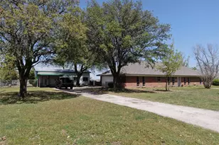 517 E Locust St, Nocona, TX 76255 - Photo 1