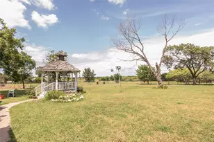 517 E Locust St, Nocona, TX 76255 - Photo 15