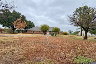517 E Locust St, Nocona, TX 76255 - Photo 33