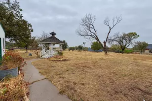 517 E Locust St, Nocona, TX 76255 - Photo 31