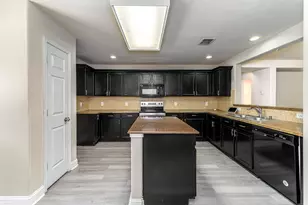 5946 Harbor Glen Dr, Dallas, TX 75249 - Photo 9