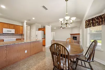 1104 Starling Court, Burleson, TX 76028 - Photo 15