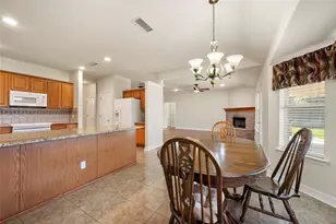 1104 Starling Ct, Burleson, TX 76028 - Photo 15