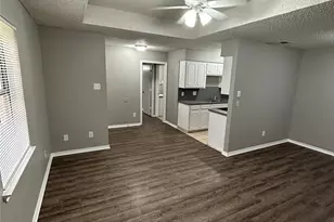404 Jordan Ln, Arlington, TX 76012 - Photo 5