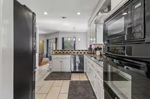 200 Sherwood Ct, Irving, TX 75061 - Photo 9
