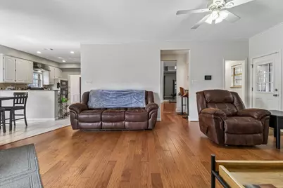 200 Sherwood Court, Irving, TX 75061 - Photo 3
