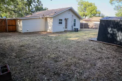 117 E Division Street, Pilot Point, TX 76258 - Photo 11