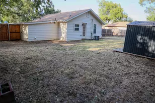 117 E Division St, Pilot Point, TX 76258 - Photo 11