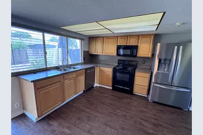 1610 Kingston Drive, Grand Prairie, TX 75051 - Photo 9
