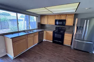 1610 Kingston Dr, Grand Prairie, TX 75051 - Photo 9