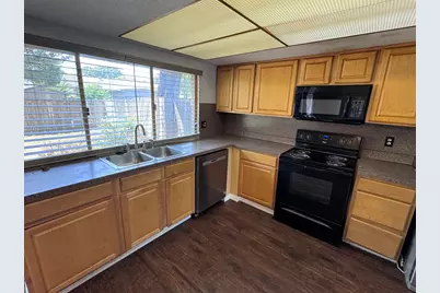 1610 Kingston Drive, Grand Prairie, TX 75051 - Photo 11