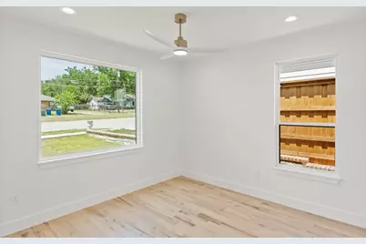 1334 E Kiest Boulevard, Dallas, TX 75216 - Photo 13