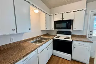 800 Irwin Dr, Hurst, TX 76053 - Photo 9
