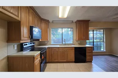 1117 Blue Carriage Lane N, Fort Worth, TX 76120 - Photo 11