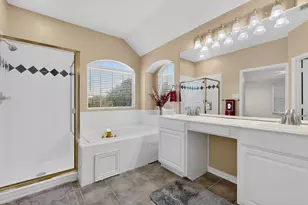 300 Cosbie Dr, Irving, TX 75063 - Photo 23