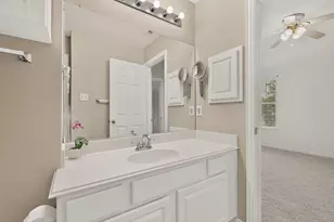 300 Cosbie Dr, Irving, TX 75063 - Photo 29