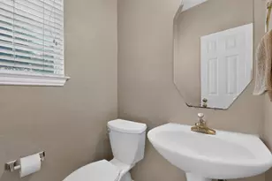 300 Cosbie Dr, Irving, TX 75063 - Photo 17