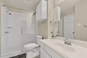 300 Cosbie Dr, Irving, TX 75063 - Photo 27
