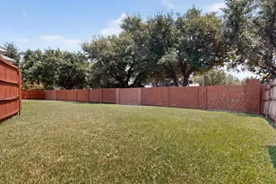 300 Cosbie Dr, Irving, TX 75063 - Photo 33