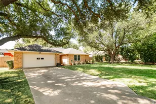 1109 Stapleton Ln, Flower Mound, TX 75028 - Photo 3