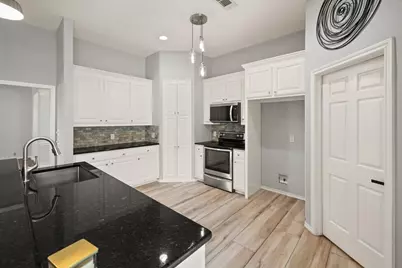 10200 Fieldcrest Drive, Benbrook, TX 76126 - Photo 15