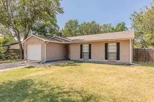 2817 Eddie Pl, Fort Worth, TX 76140 - Photo 3
