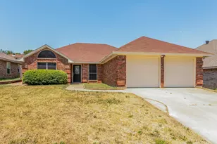 319 Kessler Dr, Euless, TX 76039 - Photo 1