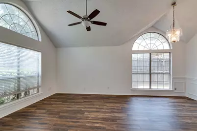 319 Kessler Drive, Euless, TX 76039 - Photo 3