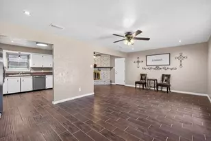 164 Creekview Dr E, Red Oak, TX 75154 - Photo 5