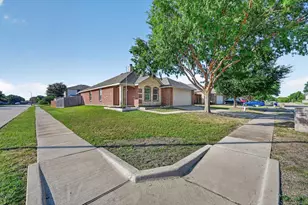 1337 Gayle St, Burleson, TX 76028 - Photo 3