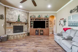 8401 Fullerton Dr, Cleburne, TX 76033 - Photo 9
