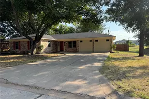 307 Ables St, Granbury, TX 76048 - Photo 3