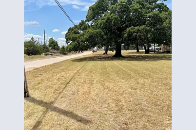 610 W Oak Street, Nocona, TX 76255 - Photo 1